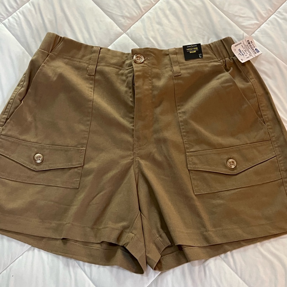 one 5 one Women's Brown Cargo Shorts